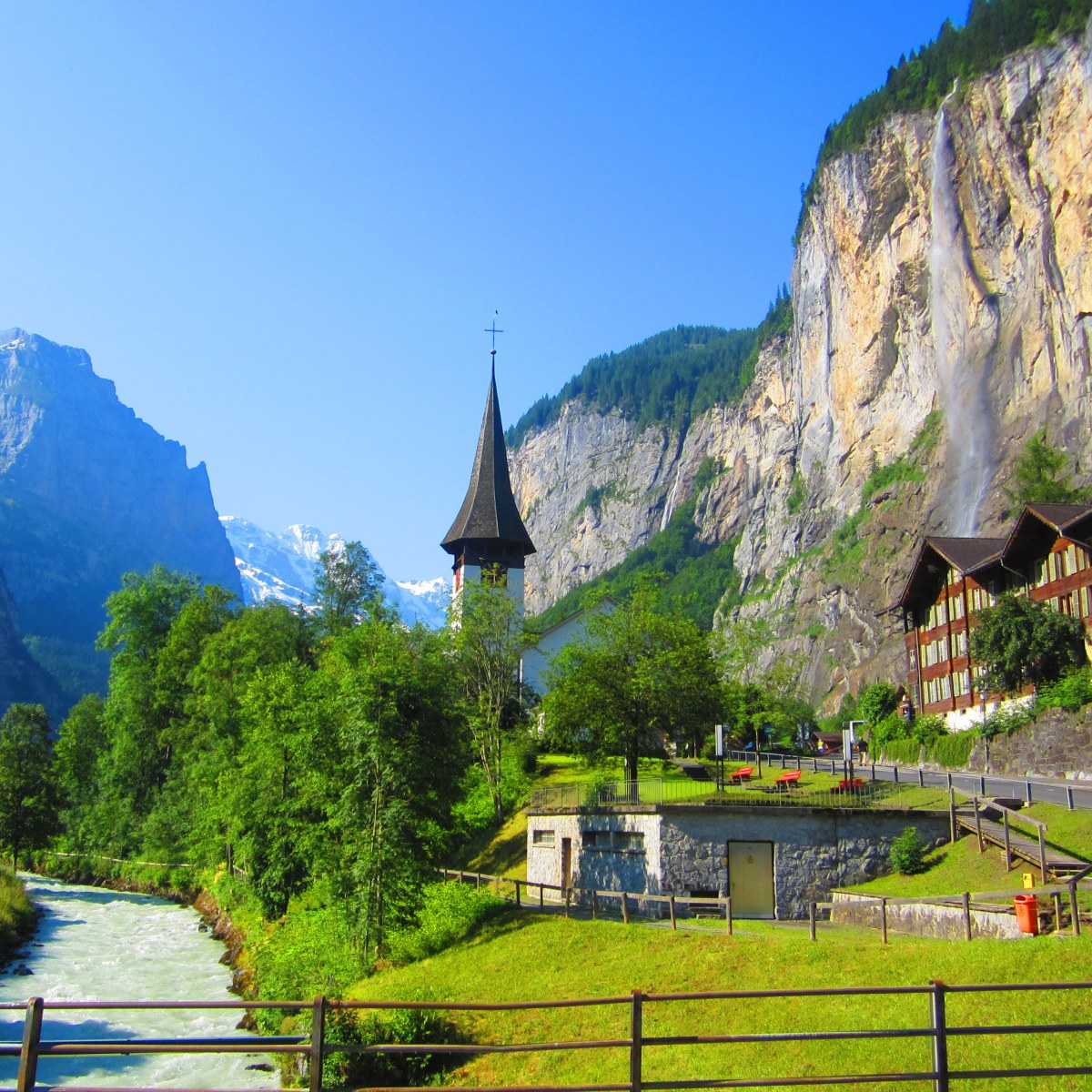5 Tempat Indah Yang Kamu Harus Kunjungin di Swiss di Musim 